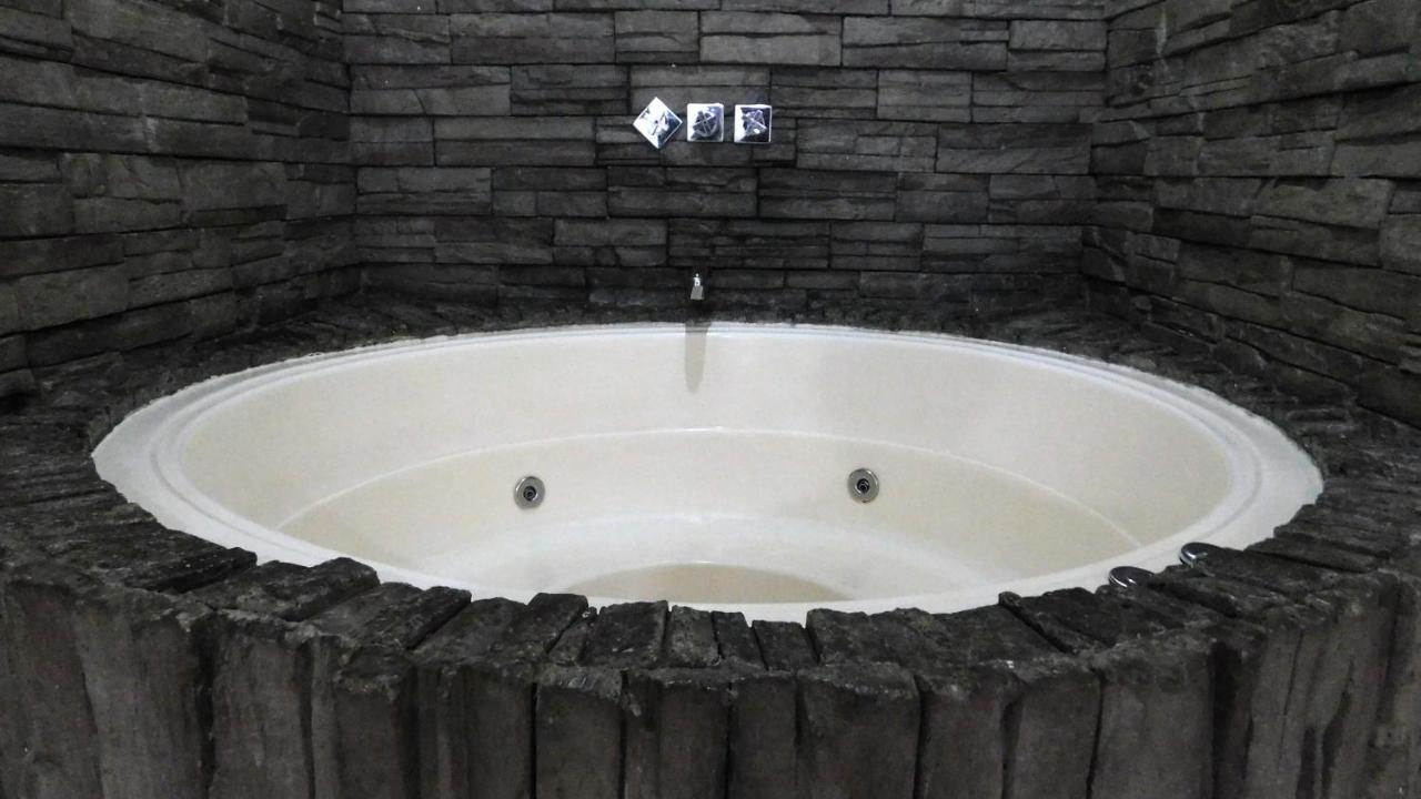 Hotel Kong 메딜린 외부 사진