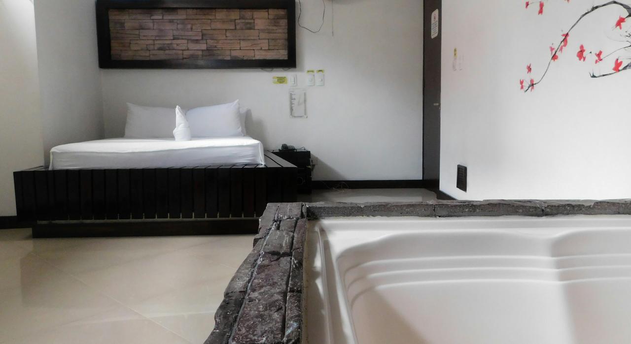 Hotel Kong 메딜린 외부 사진